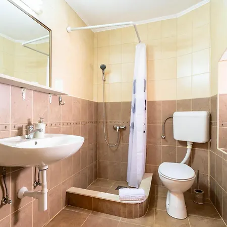 Lovely Home In Podobuce With House Sea View Holiday home *