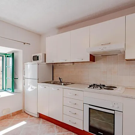 Holiday home Lovely Home In Podobuce With House Sea View