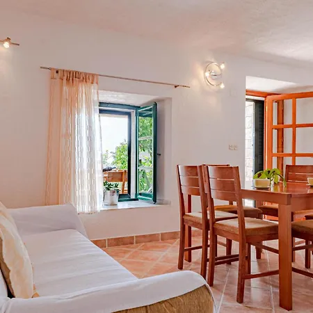 Holiday Home Podobuce Bb V Semesterbostad *