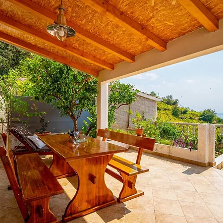 Lovely Home In Podobuce With House Sea View Holiday home *